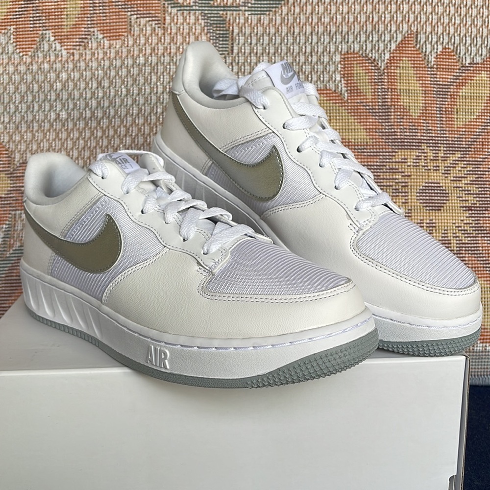 NIKE WMNS AIR FORCE 1 UNITY DQ6029 102 
WHITE/WOLF GREY-PURE PLATINUM PLATFORMS - Picture 5 of 16